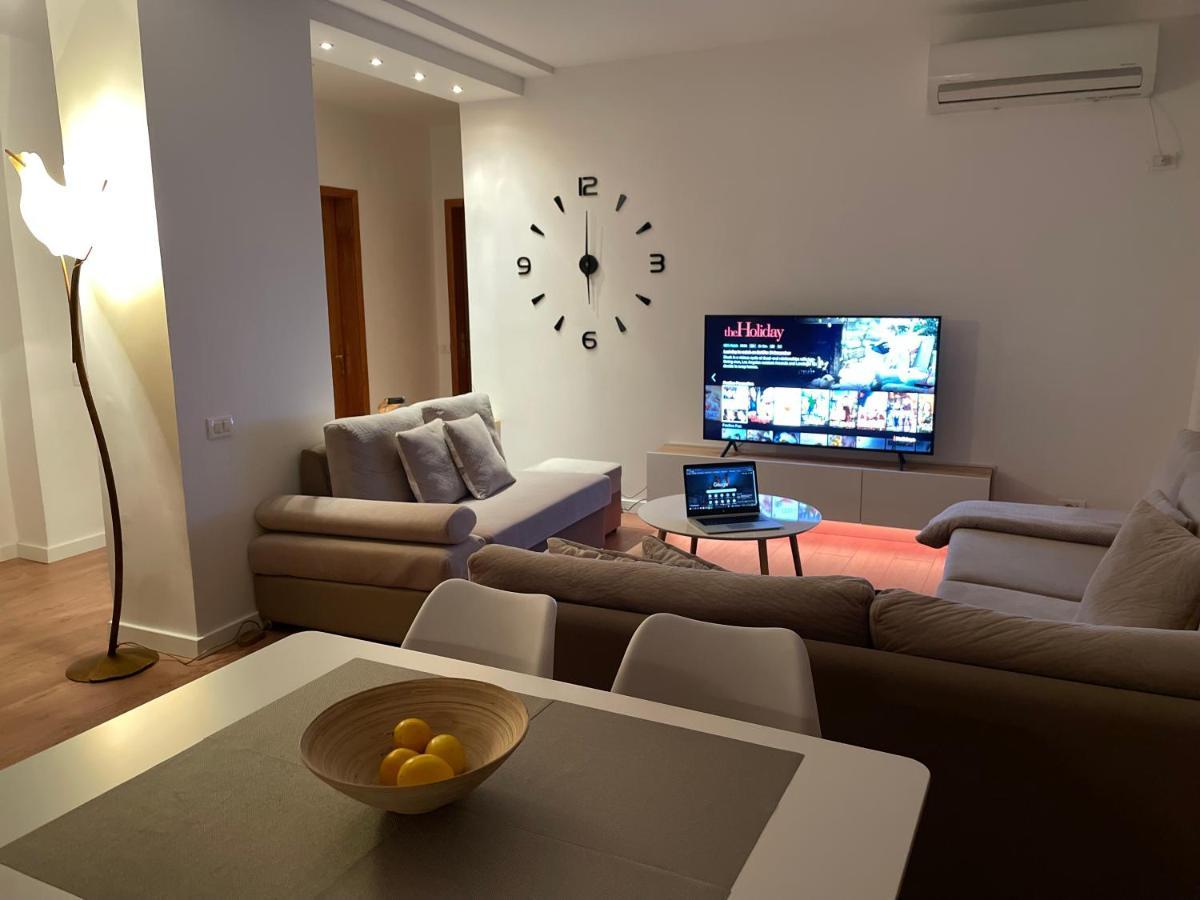 Proper Apartment 1 Tiranë Luaran gambar