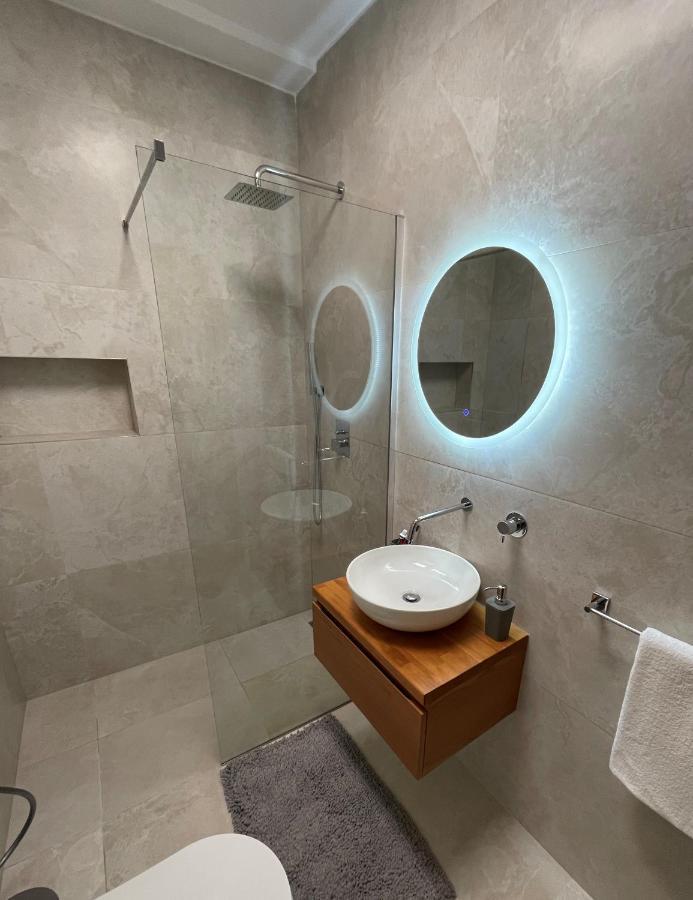 Proper Apartment 1 Tiranë Luaran gambar
