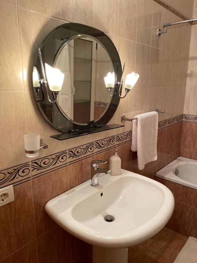 Proper Apartment 1 Tiranë Luaran gambar