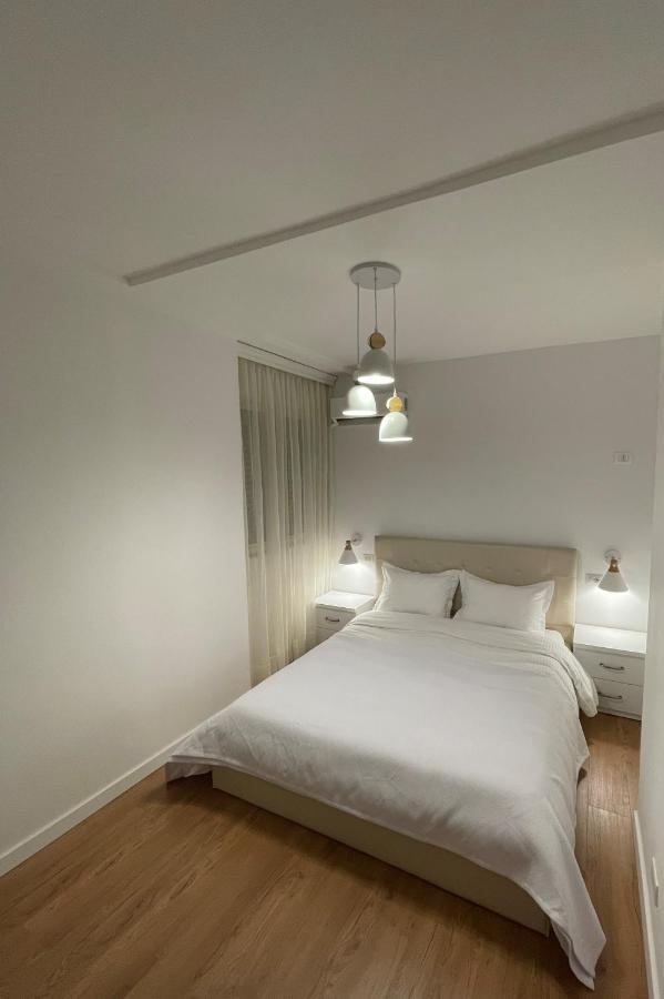 Proper Apartment 1 Tiranë Luaran gambar
